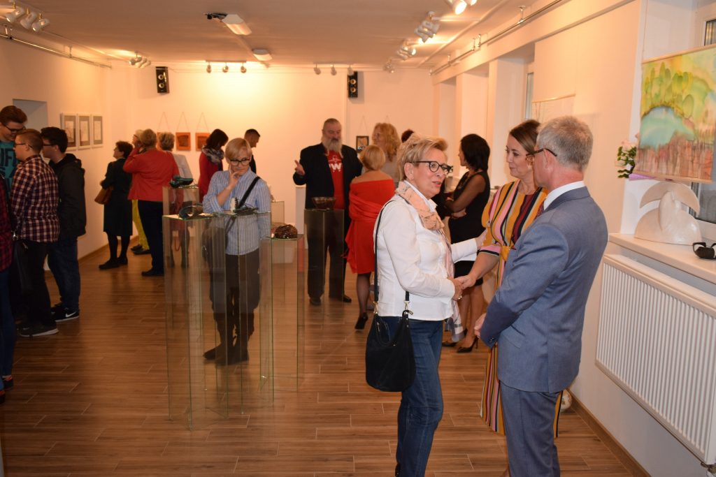 42858108_347762752661455_2547394826093985792_n